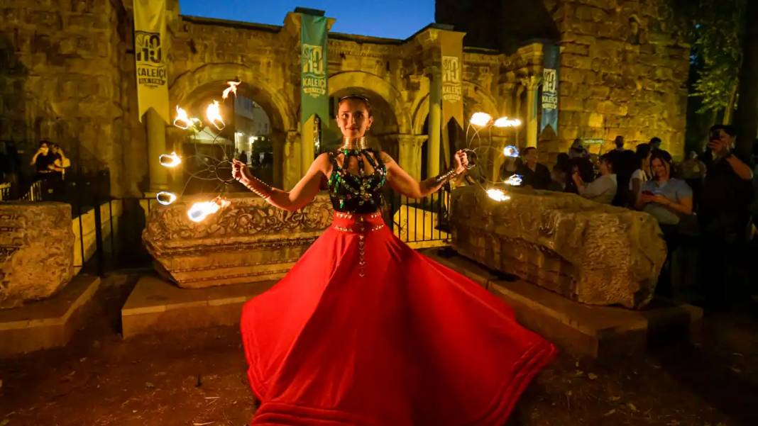 Antalya’da Tarihi Sokaklarda Masalsı Gece 1